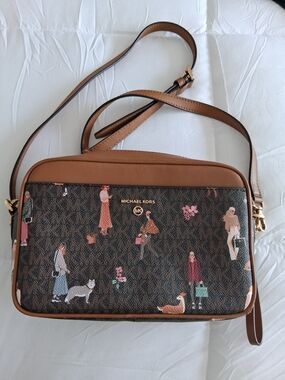 Michael Kors Jet Set Girls Crossbody Bag.